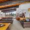 12 Beds Sleep 16 Chalet-Sauna-HotTub-2min to Blue