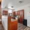 12 Beds Sleep 16 Chalet-Sauna-HotTub-2min to Blue
