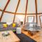 The Beehive w Hot Tub Sauna & Fireplace