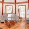 The Beehive w Hot Tub Sauna & Fireplace