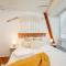 The Beehive w Hot Tub Sauna & Fireplace