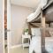 The Beehive w Hot Tub Sauna & Fireplace