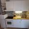 Centrally located 3 Bedroom Holiday House OLive with private garden