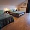 Centrally located 3 Bedroom Holiday House OLive with private garden