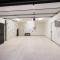 New Tudor Cottage one block from Chico State and downtown with private garage - شيكو