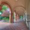 New Tudor Cottage one block from Chico State and downtown with private garage