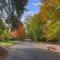 New Tudor Cottage one block from Chico State and downtown with private garage - شيكو