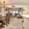 St Anton Courtyard View 2-Bedroom Condos with two oversized jacuzzi spas - بحيرات ماموث
