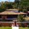 Belíssima Casa com extensa área externa - piscina, sauna, churrasqueira e campo de futebol - com 5 suítes e a 500 metros da Rua das Pedras - Búzios