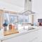 Island Paradise - Stylish 2BR on Bluewaters Island