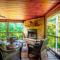Iron Horse Lodge sleeps 18, Games, Fire Pit, Hot Tub, EV, more