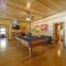 Iron Horse Lodge sleeps 18, Games, Fire Pit, Hot Tub, EV, more