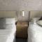 Basingstoke En Suite Room in Garden Annex - 贝辛斯托克