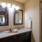 Oxford Suites Portland - Jantzen Beach