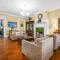 DeBary Inn