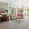 DeBary Inn