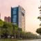 Holiday Inn Express Yangjiang City Center, an IHG Hotel - Янцзян