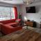 The Orange Suite 2BR Vintage Vibe, Chefs Kitchen - لندن