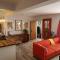 The Orange Suite 2BR Vintage Vibe, Chefs Kitchen - لندن