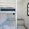 Vila com piscina e jardim privado