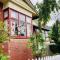 Warwick St Retreat! 3 Bedroom House With Parking