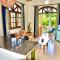 La Petite Maison and Sea Splash