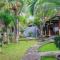 COCONUT BEACH BUNGALOWs & WARUNG