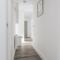 Central 2 double bedroom flat with parking
