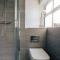 Central 2 double bedroom flat with parking