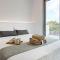 Phaedrus Living - Seaside Executive Flat Harbour 101