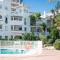 Lovely 2 Bedroom Apartment w/ large garden + pools