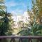 Lovely 2 Bedroom Apartment w/ large garden + pools