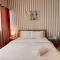 Private rooms in 3 bedroom apartment SKYNEST Homes marina pinnacle