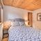 Deck and Fireplace Log Cabin in Tahoe Donner! - Truckee