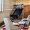 Deck and Fireplace Log Cabin in Tahoe Donner! - Truckee