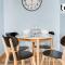 Bright, Stylish Two Bedroom Apt in Town Centre with Free Parking at Tent Serviced Apartments Chertsey - Chertsey
