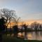 Beautiful Holiday Home - Lake view - York