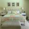 Home with Sweeping Views, Pool & Yard - هونولولو