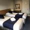 Corner House Hotel Gatwick with Holiday Parking - Horley