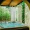 Lee house, WI-FI,FREE PARKING, HOT TUBE