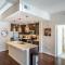 High Rise 2 Bedroom apartment in a Great location apts