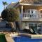 Serene mountain views Spacious garden and sole use of the 10x5m pool - فورتونا