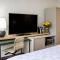Holiday Inn - Long Island - ISLIP Arpt East by IHG
