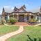 Federation home in town, close to lake & shops