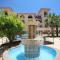 Queens Gardens suite by the sea, pool and mall