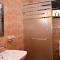 2 Bed - Sleeps 4 - Parking - Free Airport Shuttle