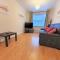 Friars Walk 2 with 2 bedrooms, 2 bathrooms, fast Wi-Fi and private parking - Sittingbourne