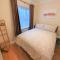 Friars Walk 2 with 2 bedrooms, 2 bathrooms, fast Wi-Fi and private parking - Ситтингбурн