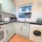 Friars Walk 2 with 2 bedrooms, 2 bathrooms, fast Wi-Fi and private parking - Sittingbourne