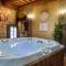 La Dimora dei Conti, Indulge in a Country Farmhouse Apartment with Jacuzzi Facing the Town